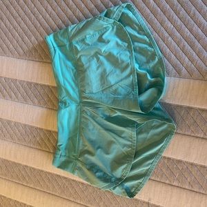 Lululemon speed up 2.5” shorts
